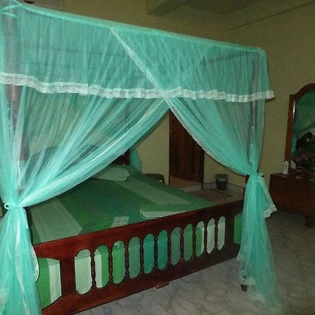 Elephant Camp Guest House Tissamaharama Exterior photo
